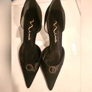 Woman's dressy pumps. 9M by Nina